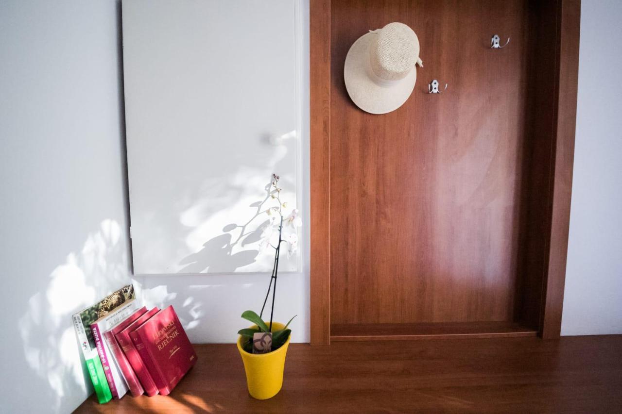 Mb Bed&Breakfast Паг Екстер'єр фото