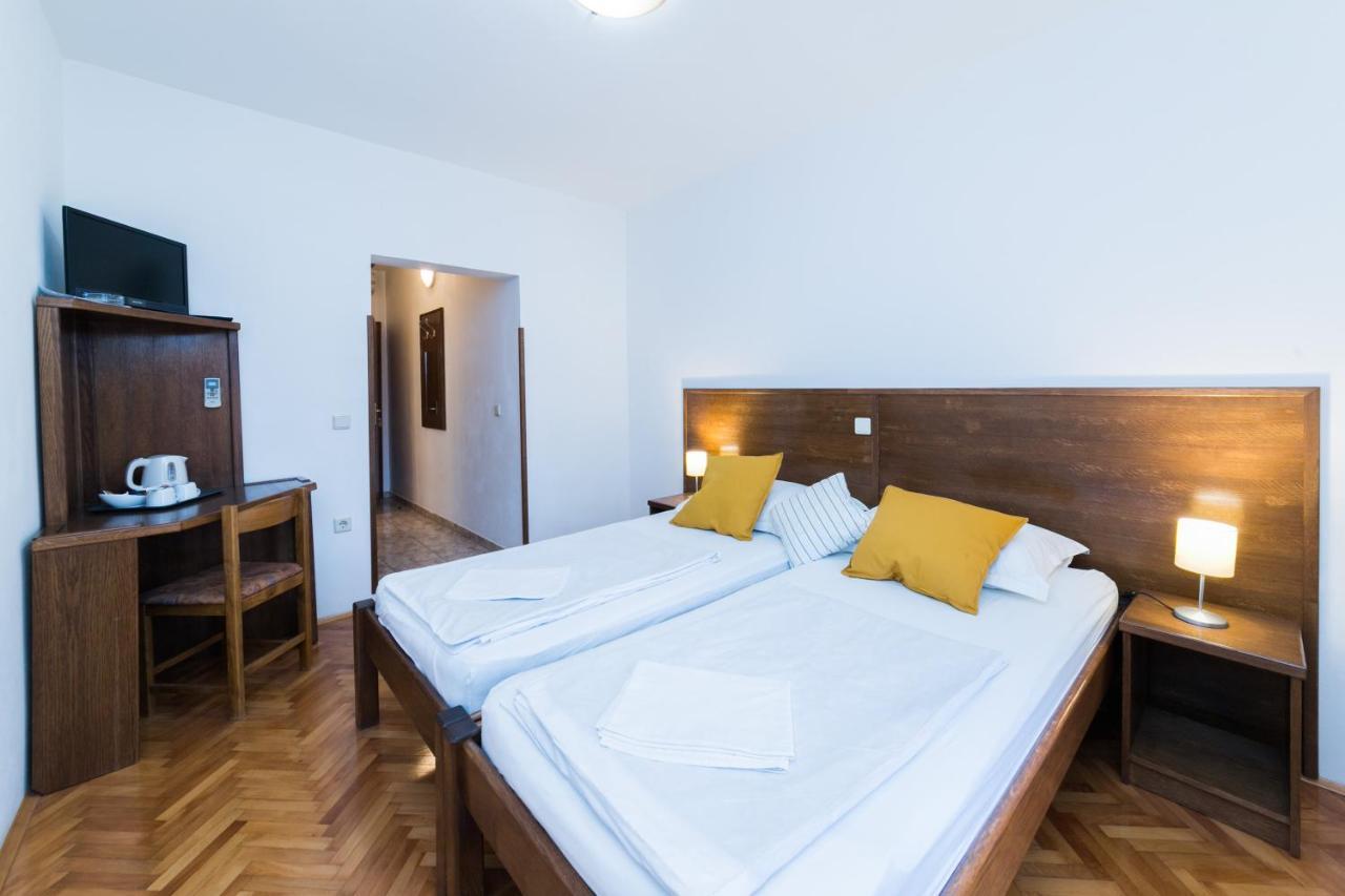 Mb Bed&Breakfast Паг Екстер'єр фото